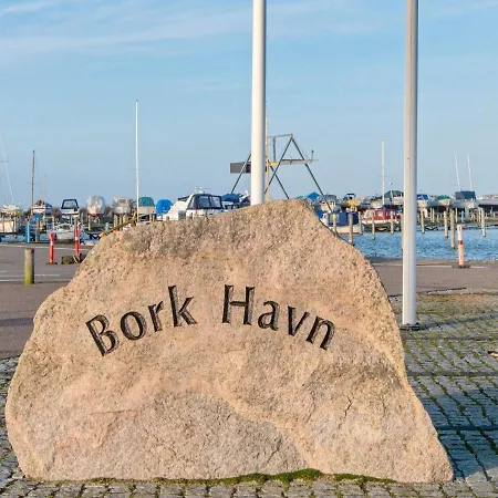 6 Person In Hemmet-by Traum